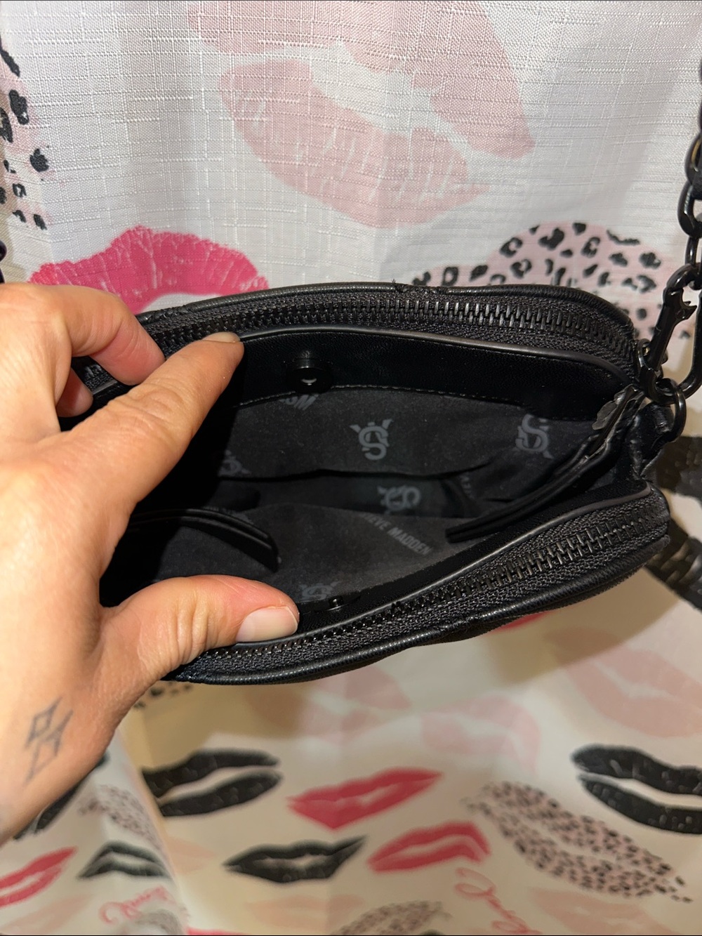 Steve Madden Black Quilted Chain Strap Crossbody - Picture 3 of 6